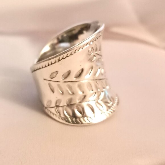 Wide Silver Leaf Pattern Statement Ring – Boho, Nature-Inspired Jewelry - Picture 4 of 5